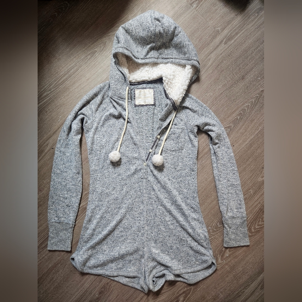 🏷️ NWT A&F Fleece Hoodie Romper Pajamas | Merle Gray